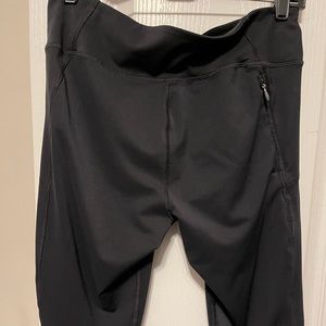 Under Armour woman’s leggings with mesh trim side bottom